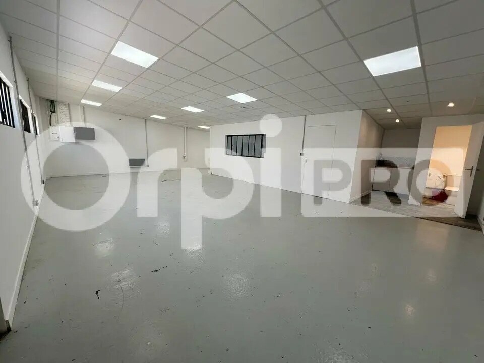 Local d'activités dans Chilly-Mazarin à vendre Photo de l’immeuble– Image 1 sur 9