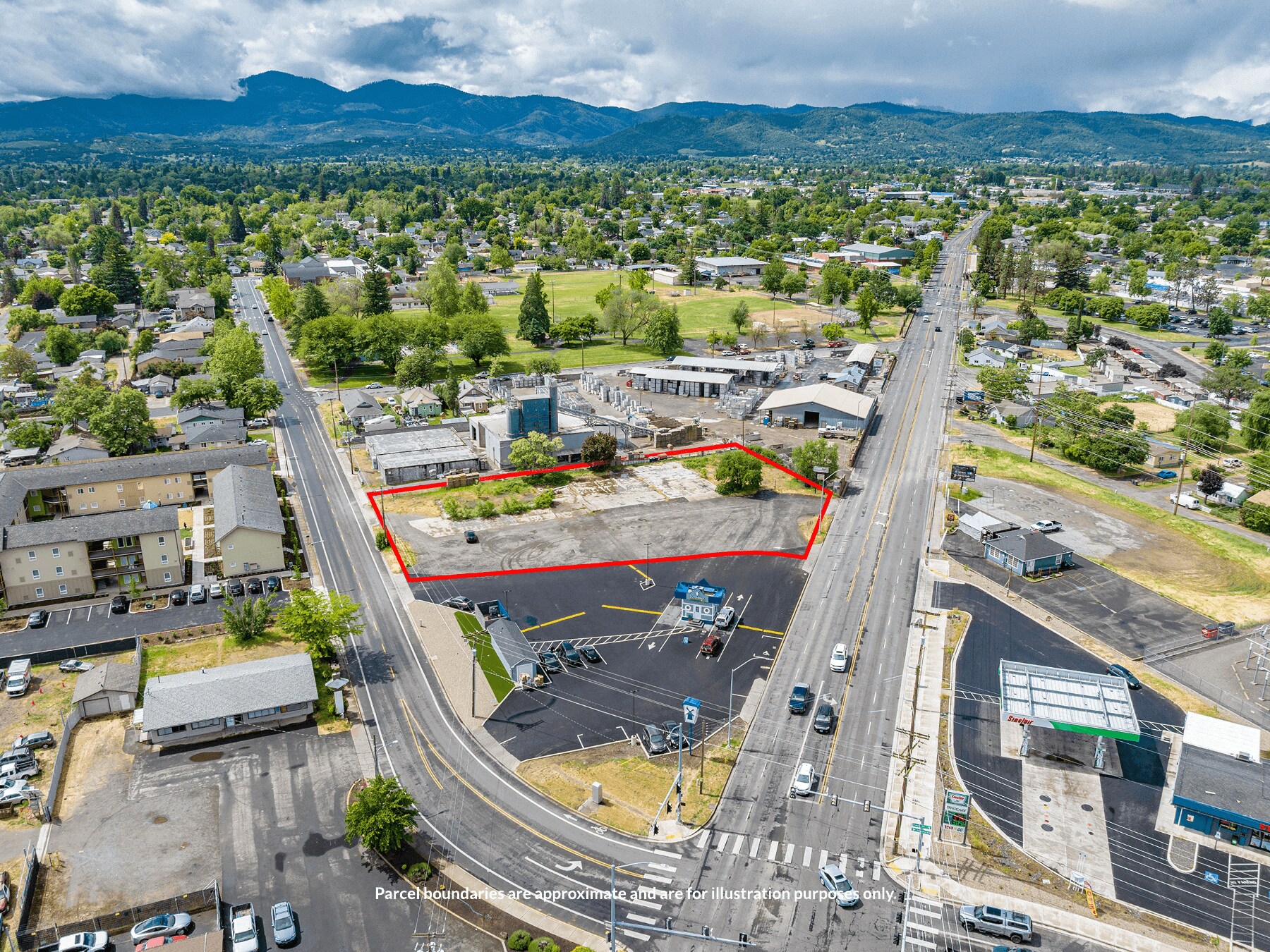 943 Summit Ave, Medford, OR à vendre Photo principale– Image 1 sur 19