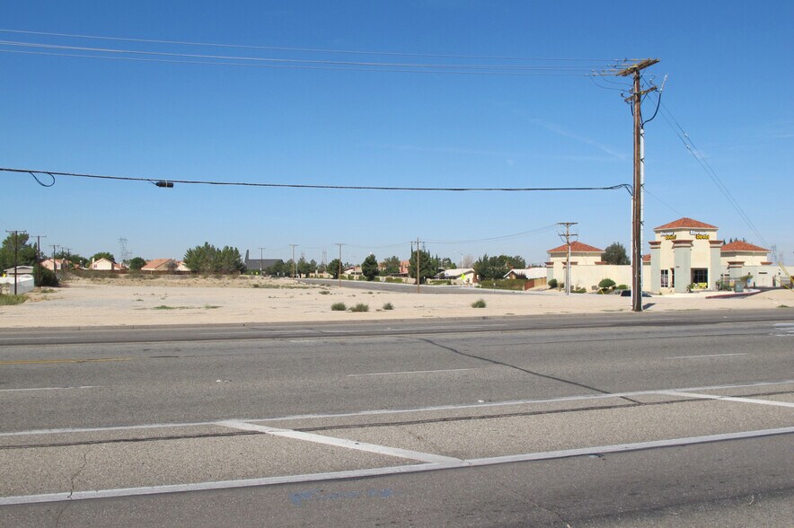 Amargosa Rd, Victorville, CA à vendre - Photo de l’immeuble – Image 2 sur 6