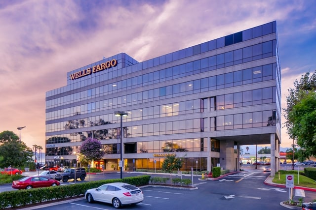 100 N Citrus St, West Covina, CA à louer Photo principale– Image 1 sur 8