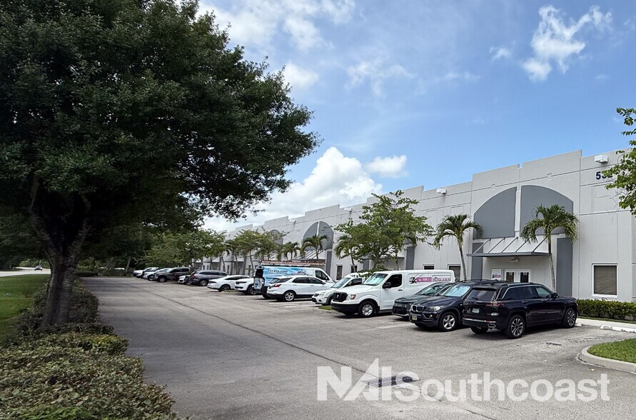 534 Mercantile Pl, Port Saint Lucie, FL à louer - Photo de l’immeuble – Image 2 sur 8