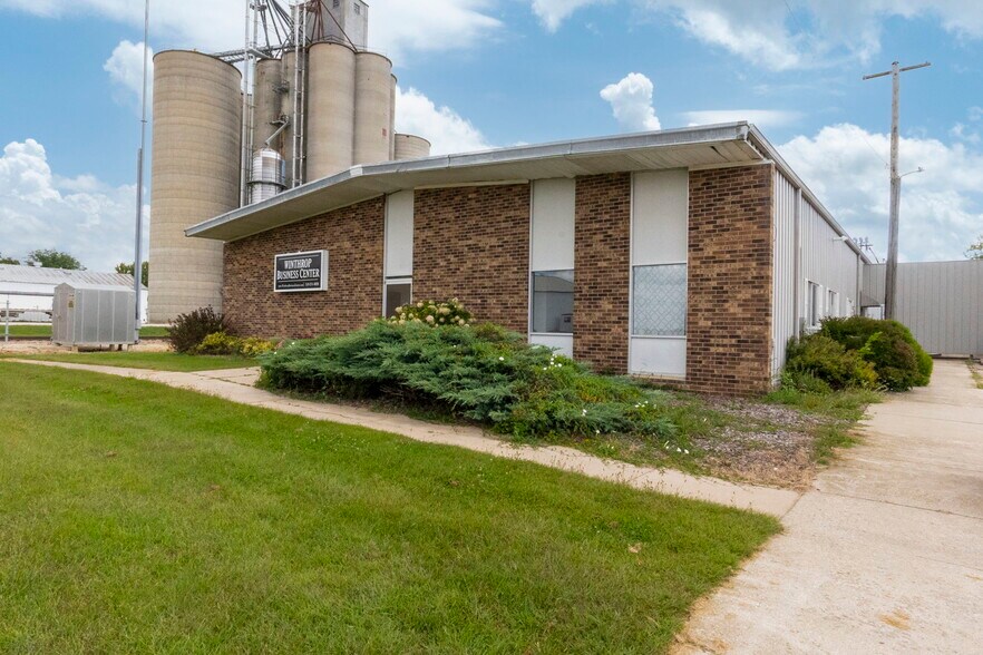 155 1st St, Winthrop, IA à vendre - Photo de l’immeuble – Image 3 sur 19