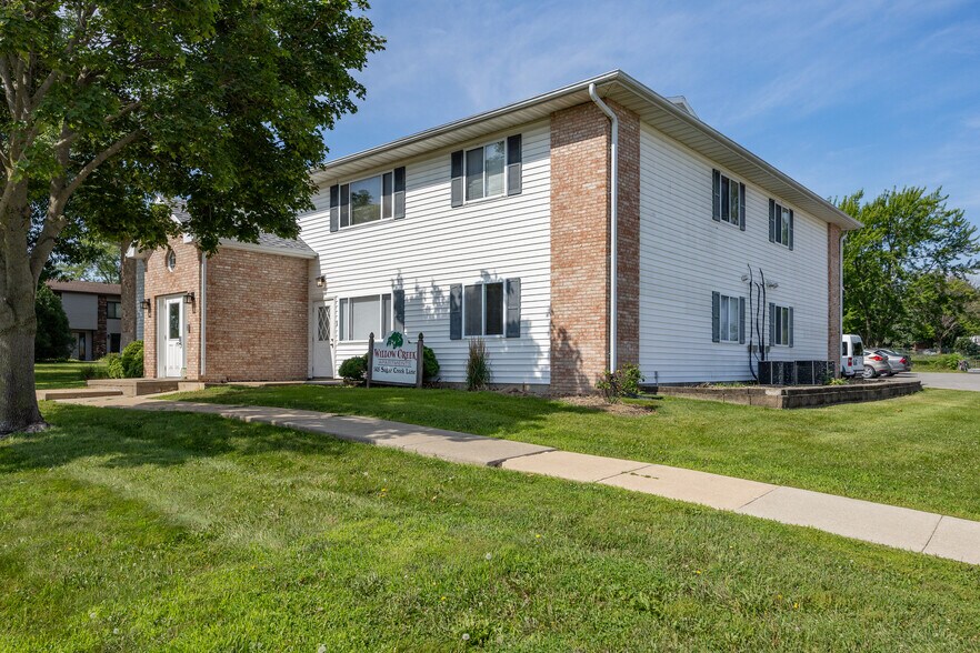 145 Sugar Creek Ln, North Liberty, IA à vendre - Photo de l’immeuble – Image 2 sur 6