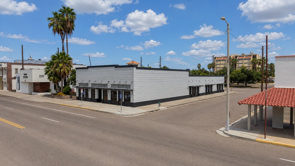221 E University Dr, Edinburg, TX à louer - Photo de l’immeuble – Image 1 sur 6