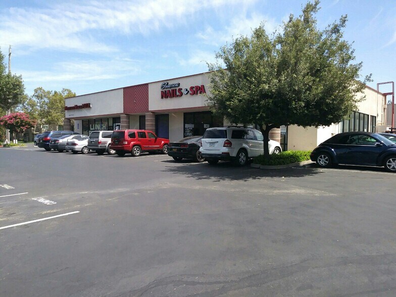 8690 Elk Grove Blvd, Elk Grove, CA à louer - Photo de l’immeuble – Image 3 sur 5