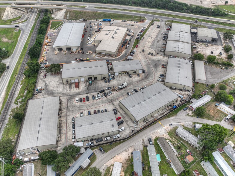 3530 Loop 337, New Braunfels, TX à louer - Photo de l’immeuble – Image 3 sur 16