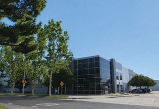 1455 S Archibald Ave, Ontario, CA à louer Photo de l’immeuble– Image 1 sur 2