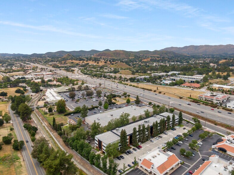 28720 Roadside Dr, Agoura Hills, CA à louer - Photo de l’immeuble – Image 3 sur 20