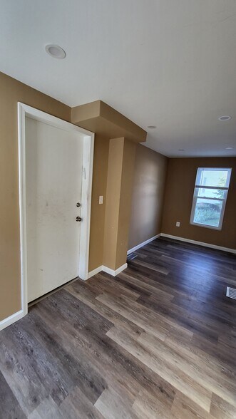 5 Church Ln, Pikesville, MD à louer - Photo de l’immeuble – Image 2 sur 26