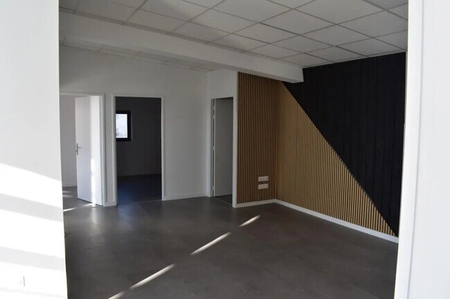 Plus de détails pour Bureau à louer