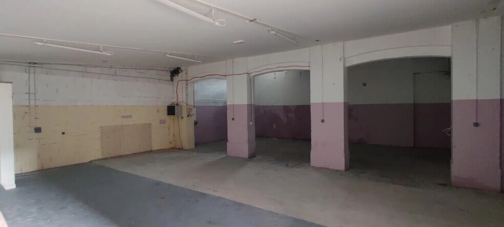 Local d’activités dans La Courneuve à louer - Photo de l’immeuble – Image 2 sur 4