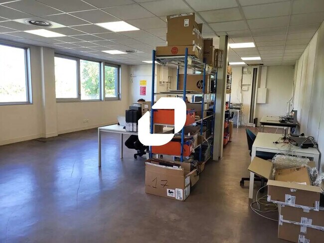 Plus de détails pour Bureau, Industriel/Logistique à louer