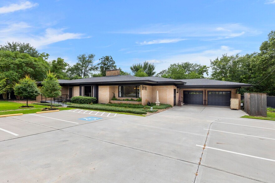 1403 N Thompson St, Conroe, TX à vendre - Photo de l’immeuble – Image 3 sur 23