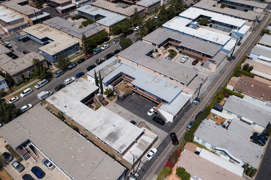 218 W Wilson Ave, Orange, CA à vendre - Photo de l’immeuble – Image 2 sur 23