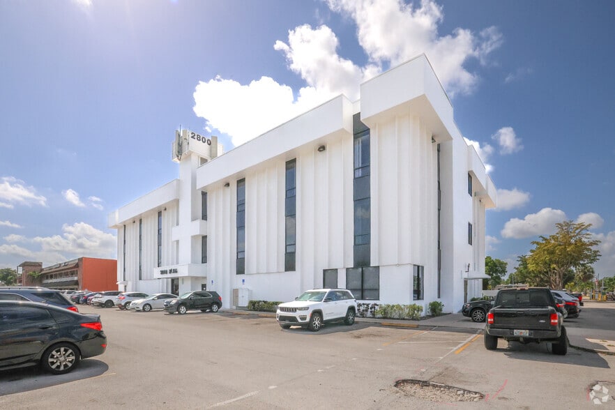 2800 W Oakland Park Blvd, Oakland Park, FL à louer - Photo principale – Image 1 sur 2