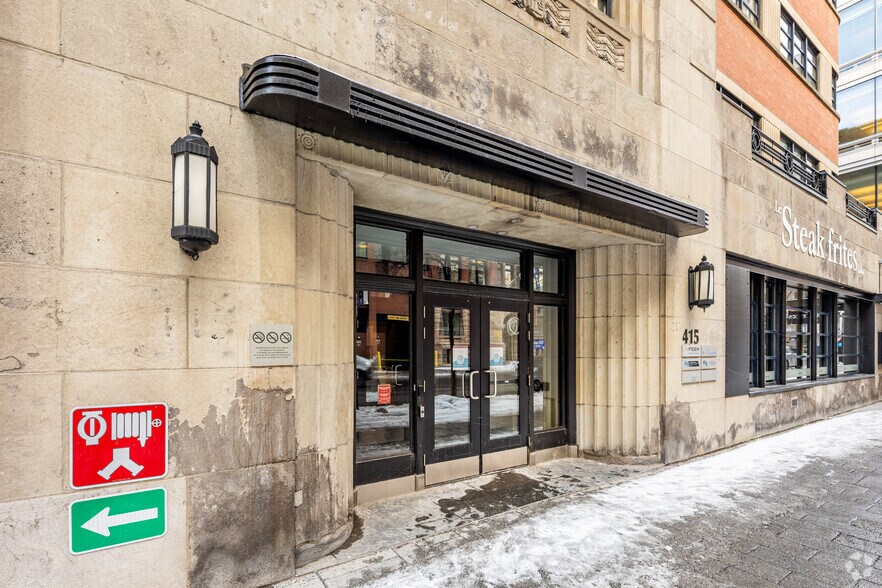 415 Rue Saint-Antoine O, Montréal, QC à louer - Photo de l’immeuble – Image 2 sur 3
