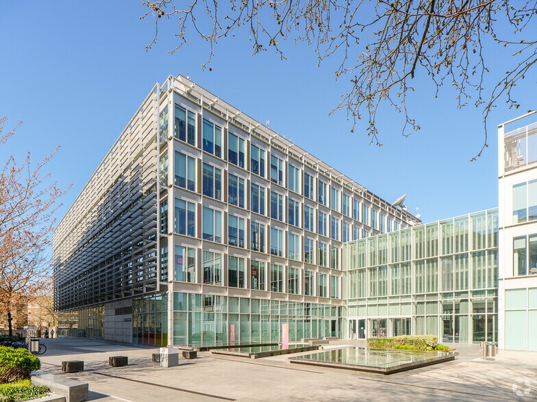 191 Wood Ln, Londres à louer - Photo de l’immeuble – Image 3 sur 52