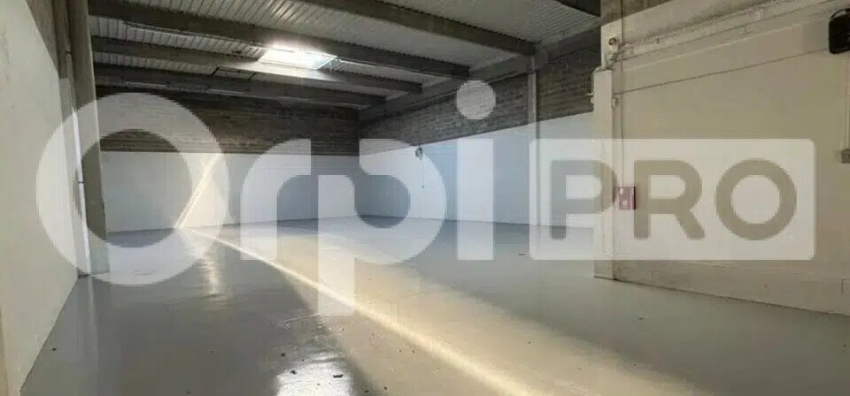 Industriel/Logistique dans Coignières à louer - Photo de l’immeuble – Image 2 sur 7