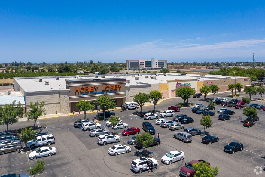 1702-1870 W Lacey Blvd, Hanford, CA à louer - Photo de l’immeuble – Image 1 sur 3