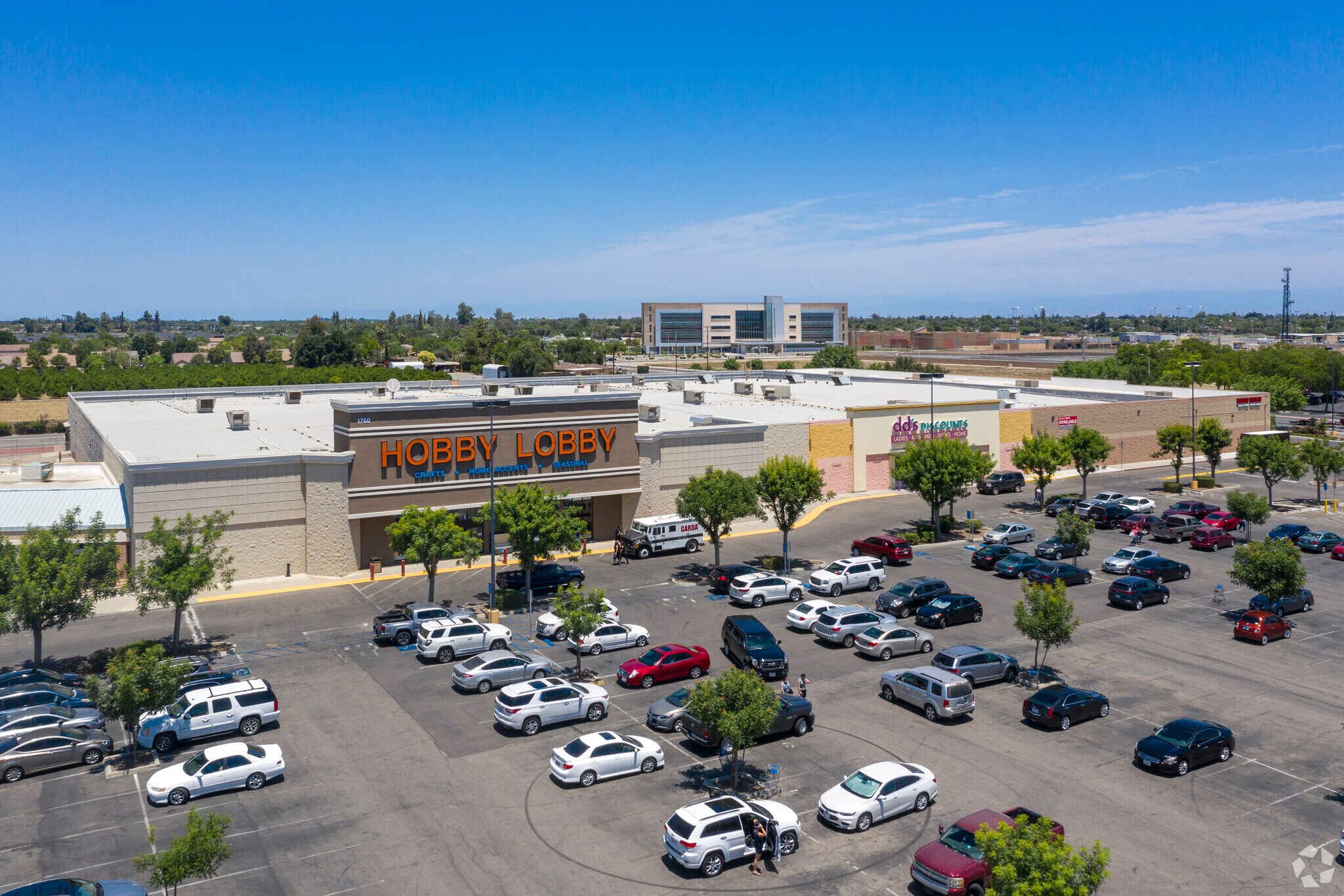 1702-1870 W Lacey Blvd, Hanford, CA à louer Photo de l’immeuble– Image 1 sur 4