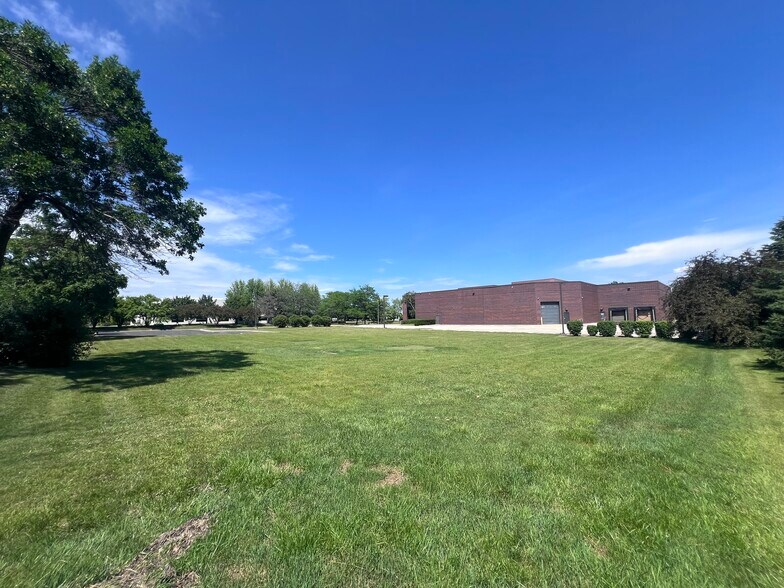 600 Heathrow Dr, Lincolnshire, IL à vendre - Photo de l’immeuble – Image 3 sur 8