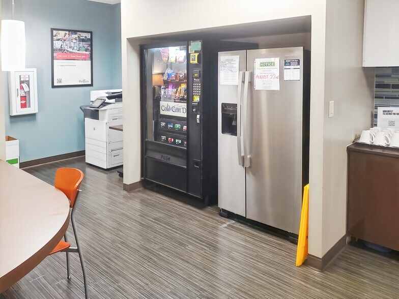 8875 Hidden River Pkwy, Tampa, FL à louer - Photo intérieure – Image 2 sur 14