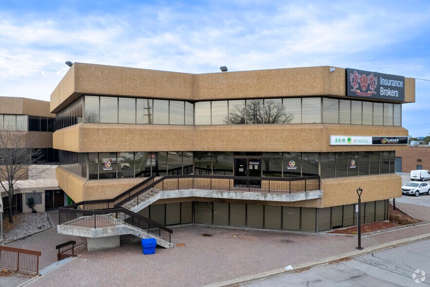 7270 Woodbine Ave, Markham, ON à louer - Photo de l’immeuble – Image 2 sur 5