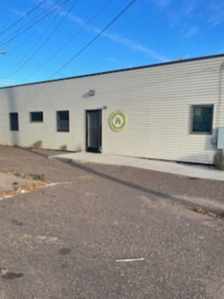 407 N Front St, Spooner, WI à vendre - Photo de l’immeuble – Image 2 sur 10