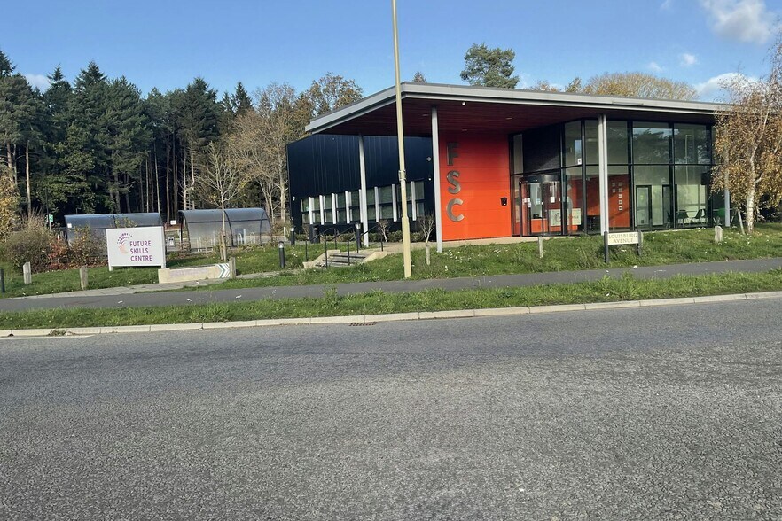 Future Skills Centre, 2 Hudson Road, Bordon à louer - Photo de l’immeuble – Image 3 sur 8
