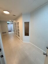 325 W Venice Ave, Venice, FL à louer Photo intérieure– Image 1 sur 9