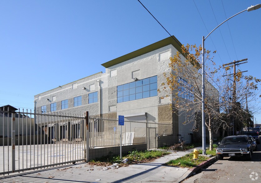 3264 Mines Ave, Los Angeles, CA à louer - Photo de l’immeuble – Image 2 sur 3
