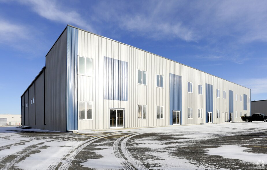 3912 82nd Ave, Leduc, AB à louer - Photo de l’immeuble – Image 3 sur 11