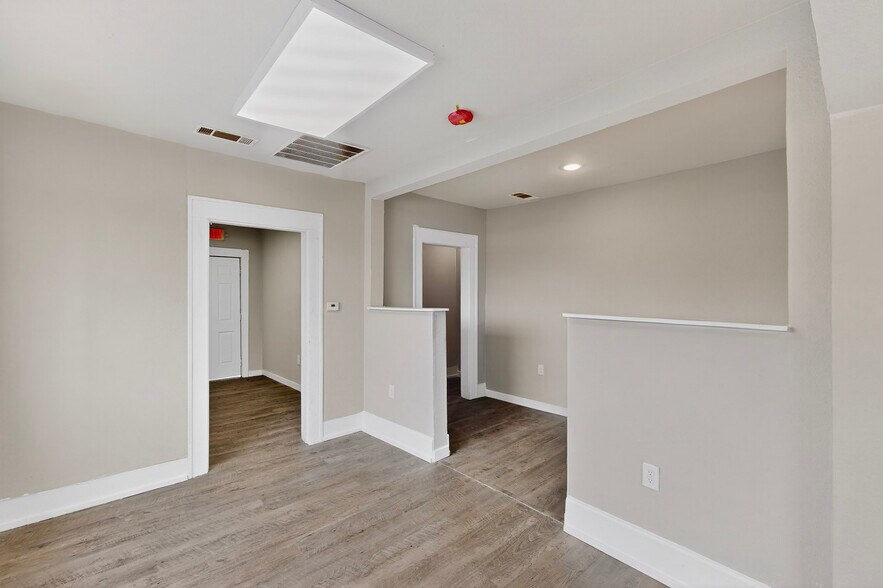 3818 S Lancaster Rd, Dallas, TX à louer - Photo de l’immeuble – Image 3 sur 37