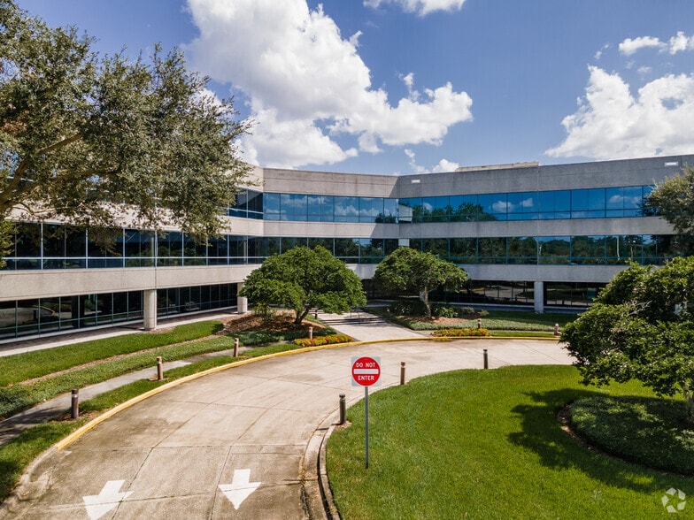 3632 Queen Palm Dr, Tampa, FL à louer - Photo de l’immeuble – Image 3 sur 10