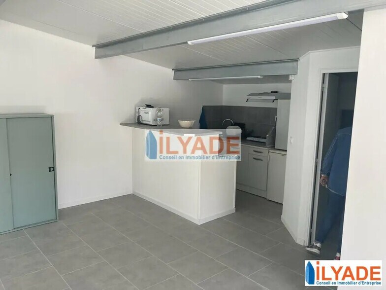 Bureau dans Gémenos à louer - Photo de l’immeuble – Image 2 sur 2