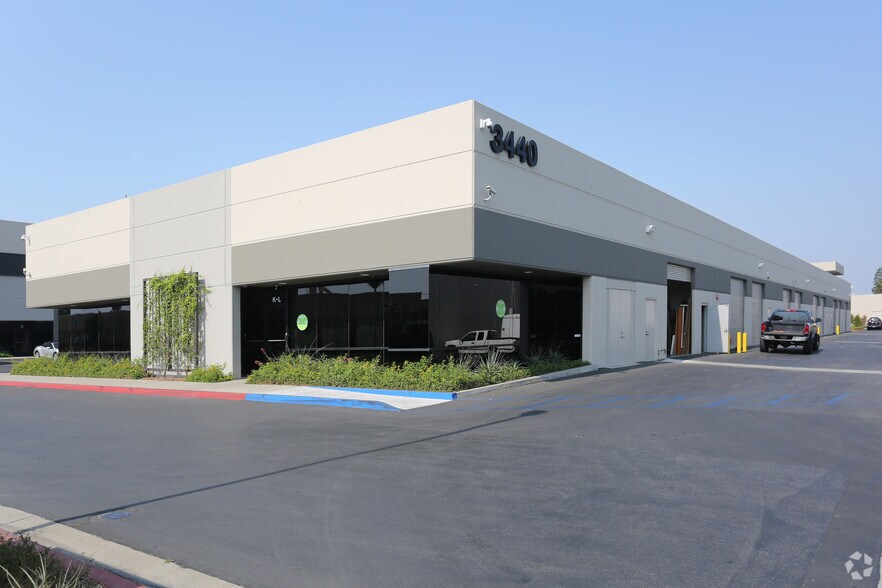 3400 W Warner Ave, Santa Ana, CA à louer - Photo principale – Image 2 sur 13