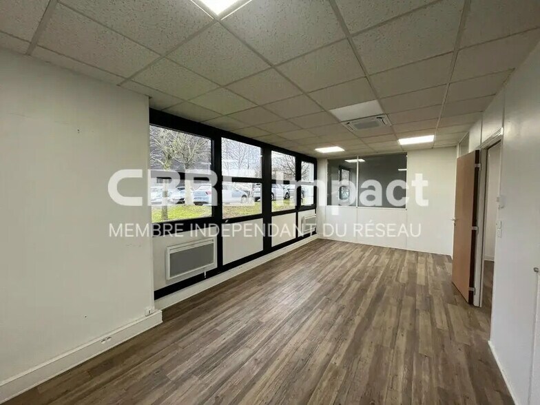 Bureau dans Reims à louer - Photo de l’immeuble – Image 3 sur 11