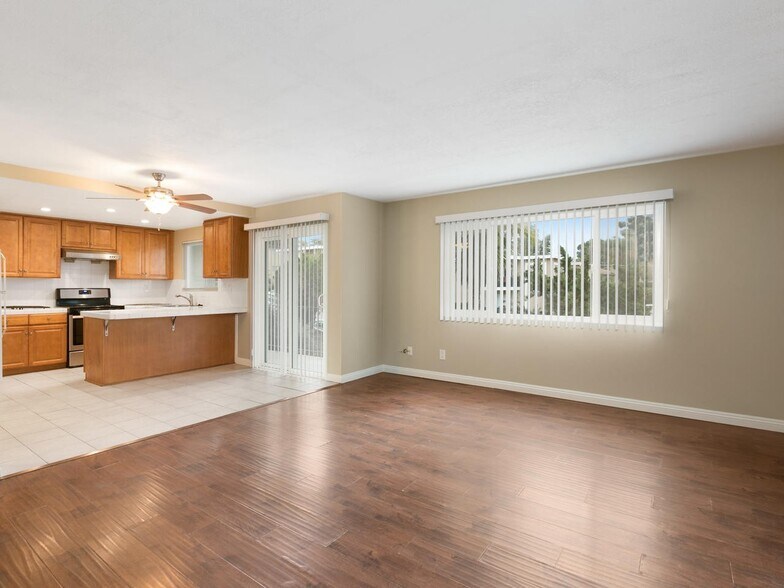 267 Alestar St, Vista, CA à vendre - Photo de l’immeuble – Image 3 sur 15