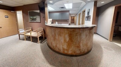 10625 W North Ave, Milwaukee, WI à louer Numérisation 3D Matterport– Image 1 sur 12