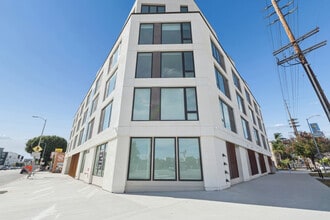 11701 Santa Monica Blvd, Los Angeles, CA à louer Photo intérieure– Image 1 sur 11