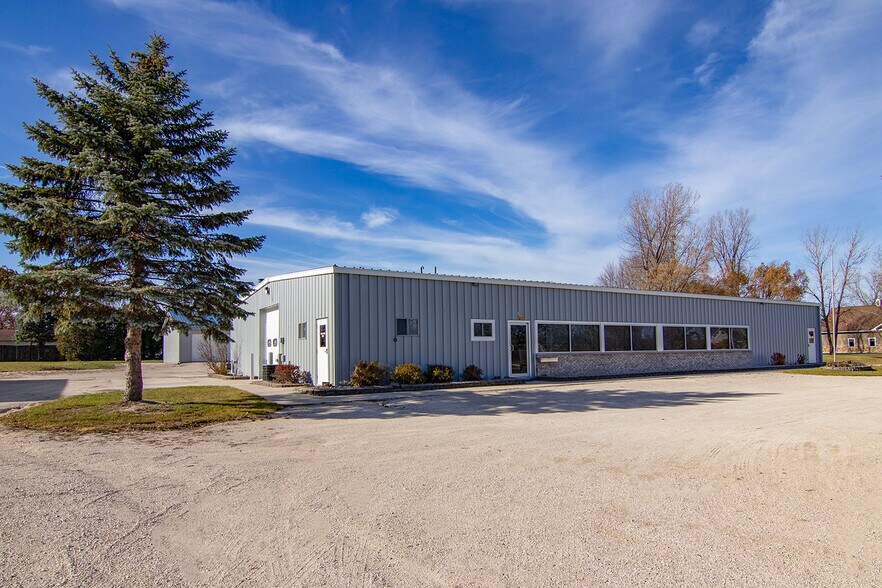 901 Service Rd, Kiel, WI à louer - Photo de l’immeuble – Image 1 sur 12