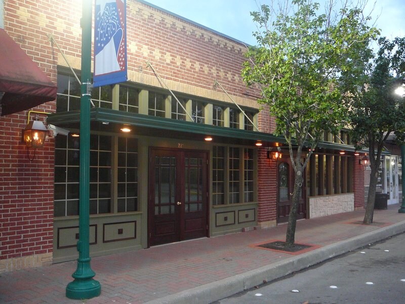 221-223 Simonton St, Conroe, TX à louer Photo principale– Image 1 sur 12