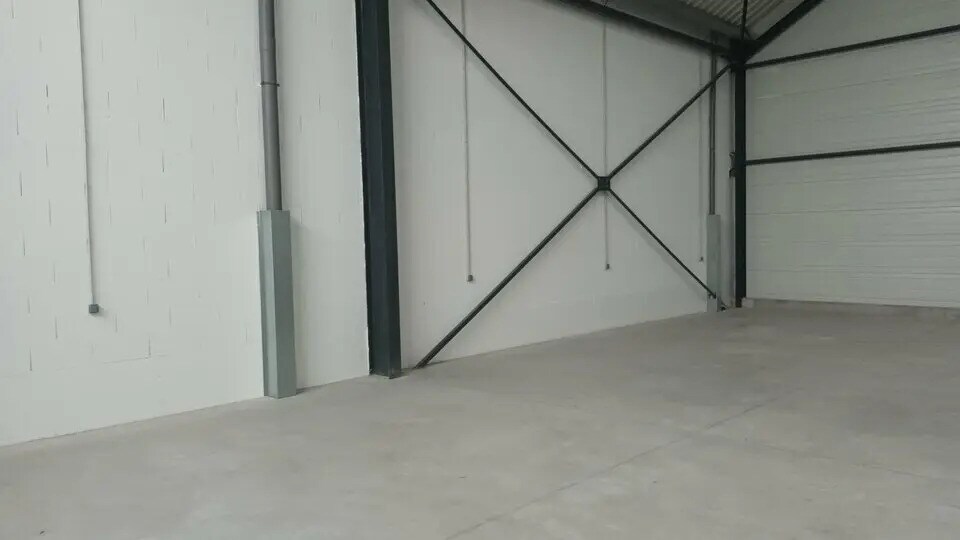 Local d’activités dans Pavilly à louer - Photo de l’immeuble – Image 3 sur 9