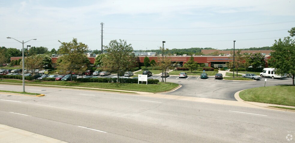 1400 Crossways Blvd, Chesapeake, VA à louer - Photo de l’immeuble – Image 2 sur 18