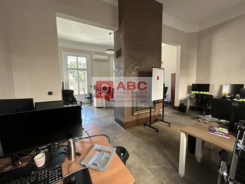 Bureau dans Montpellier à louer - Photo de l’immeuble – Image 3 sur 10