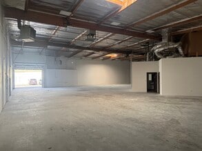 9701-9741 Canoga Ave, Chatsworth, CA à louer Photo intérieure– Image 2 sur 8