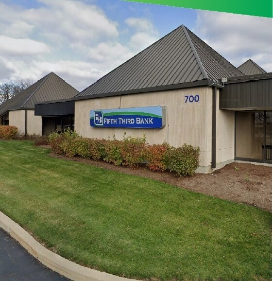 700 S Randall Rd, St Charles, IL à louer Photo principale– Image 1 sur 2