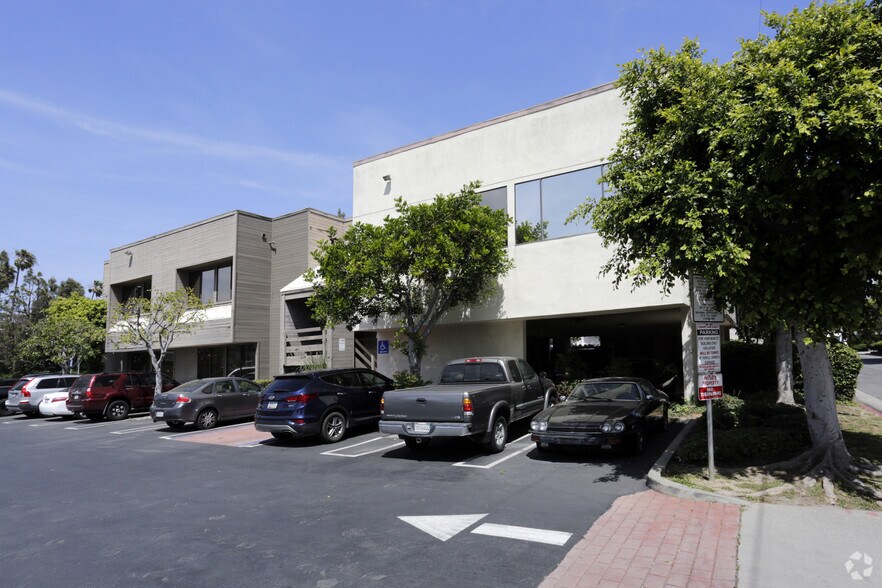 18600 Main St, Huntington Beach, CA à louer - Photo de l’immeuble – Image 3 sur 8