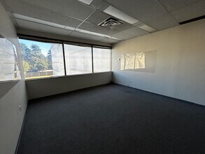 8120 Granville Ave, Richmond, BC à louer Photo intérieure– Image 2 sur 2