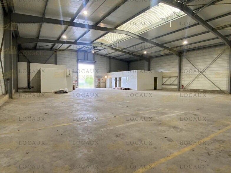 Local d’activités dans Chambly à louer - Photo de l’immeuble – Image 2 sur 10